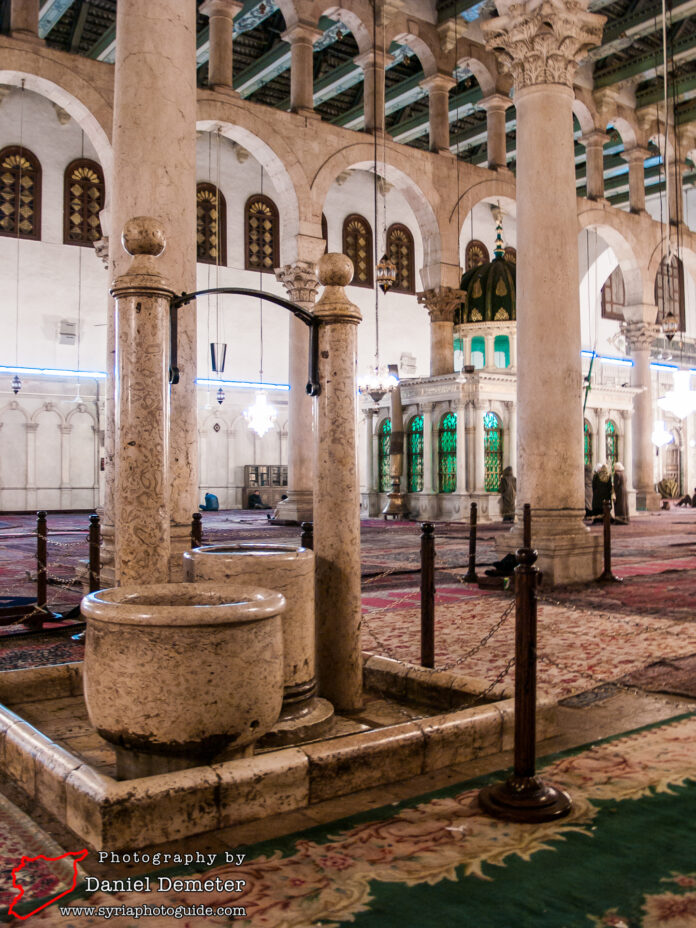 Interior of Masjid al-Umawi with Shrine of Sayyidina Yahya (a)