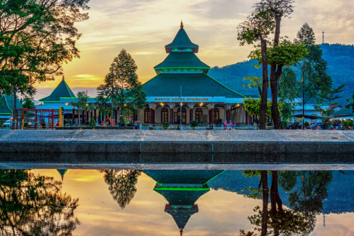 Masjid_Agung_Sumedang.jpg Galeri ega https://creativecommons.org/licenses/by-sa/4.0/deed.en