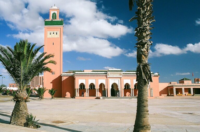 Mosque_moulay_abd_el_aziz_laayoune.jpg Alexander Leisser https://creativecommons.org/licenses/by-sa/4.0/deed.en