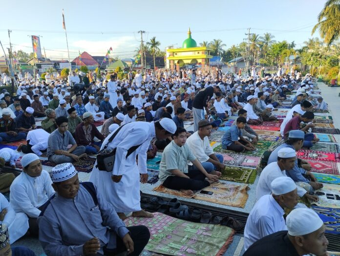 Salat_Id_di_Masjid_Jami_Banjarmasin.jpg Ilham Mufti Laksono https://creativecommons.org/licenses/by-sa/4.0/deed.en