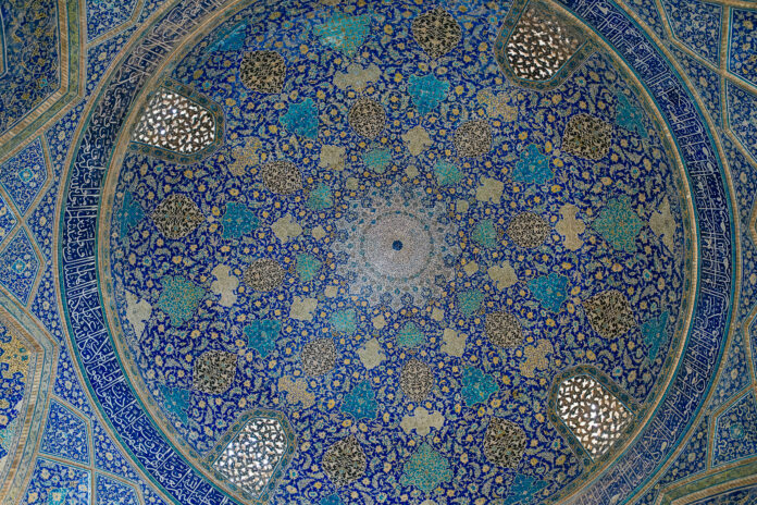Shah_Mosque_(Isfahan,_Iran)_2013_03.jpg Skot https://creativecommons.org/licenses/by-sa/4.0/deed.en