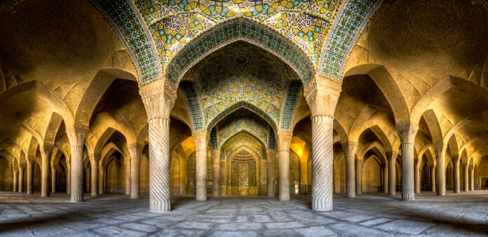 Vakil_mosque_Panorama.jpg Mohammad Reza Domiri Ganji https://creativecommons.org/licenses/by-sa/4.0/deed.en